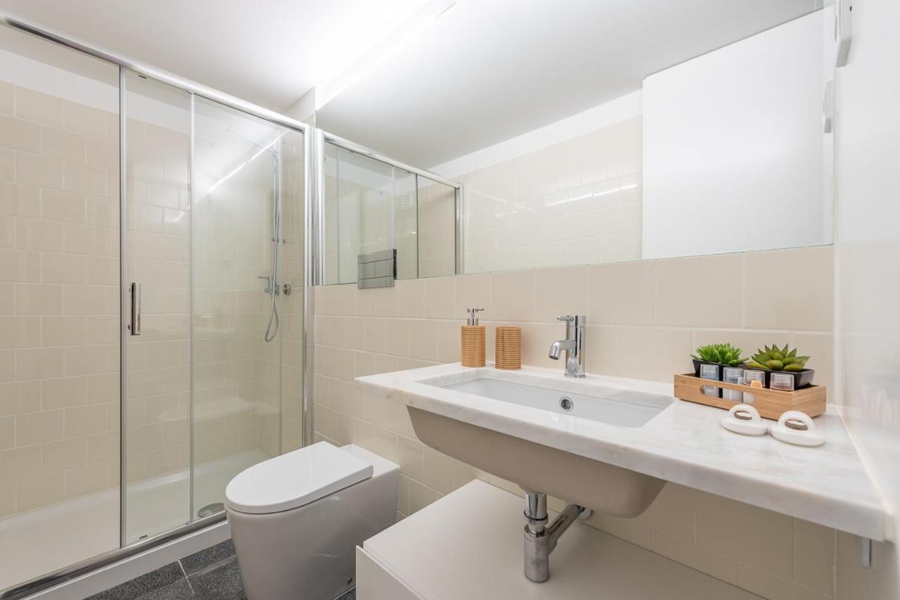 Lovelystay - Windows With Ac By Station Oporto