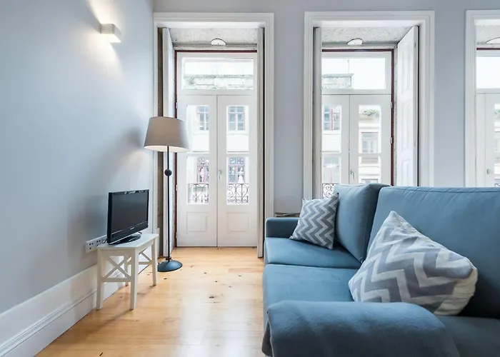 Lovelystay - Porto Windows With Ac By Central Station